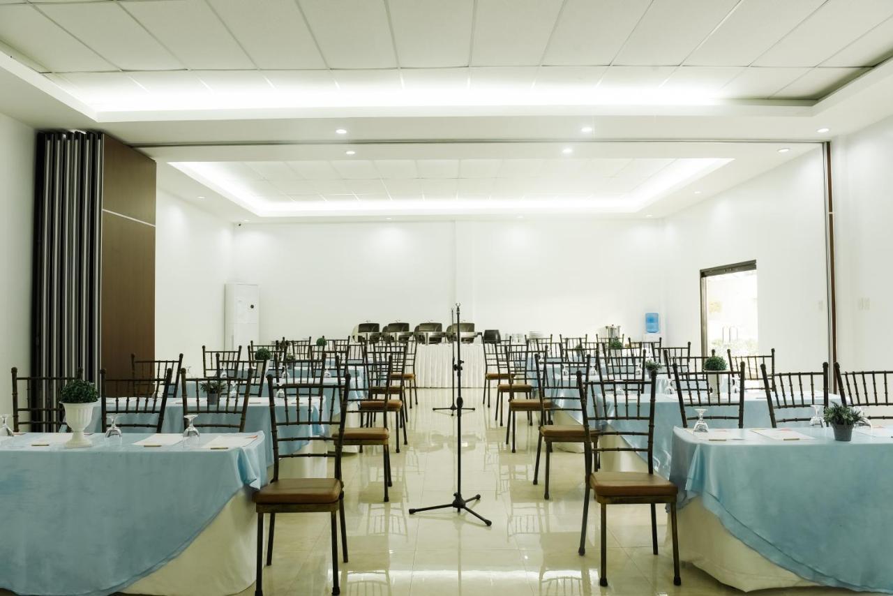 Holiday Suites Puerto Princesa Exterior photo