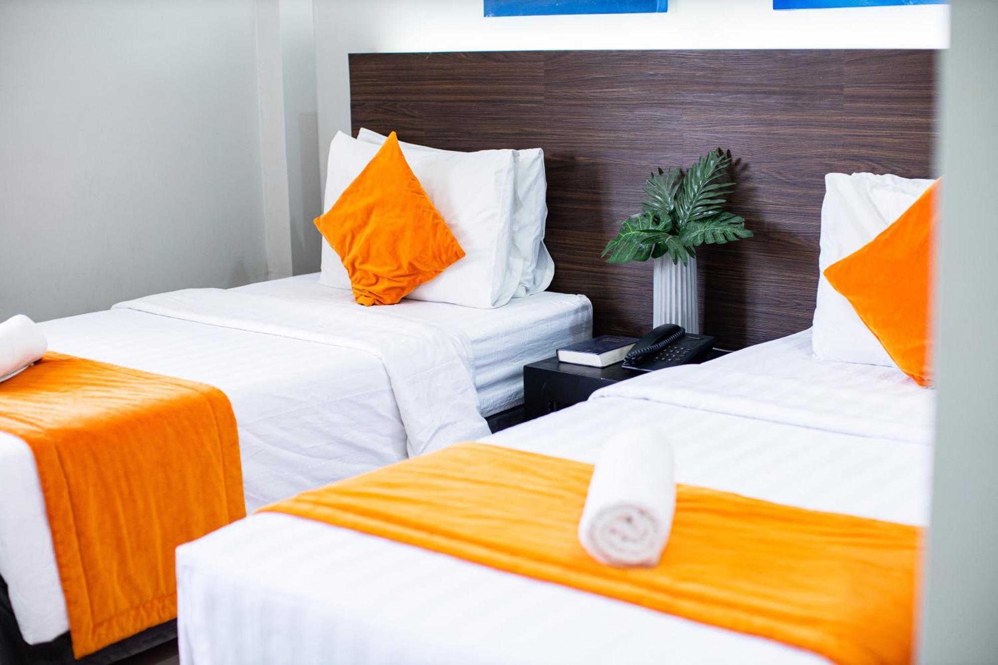 Holiday Suites Puerto Princesa Exterior photo
