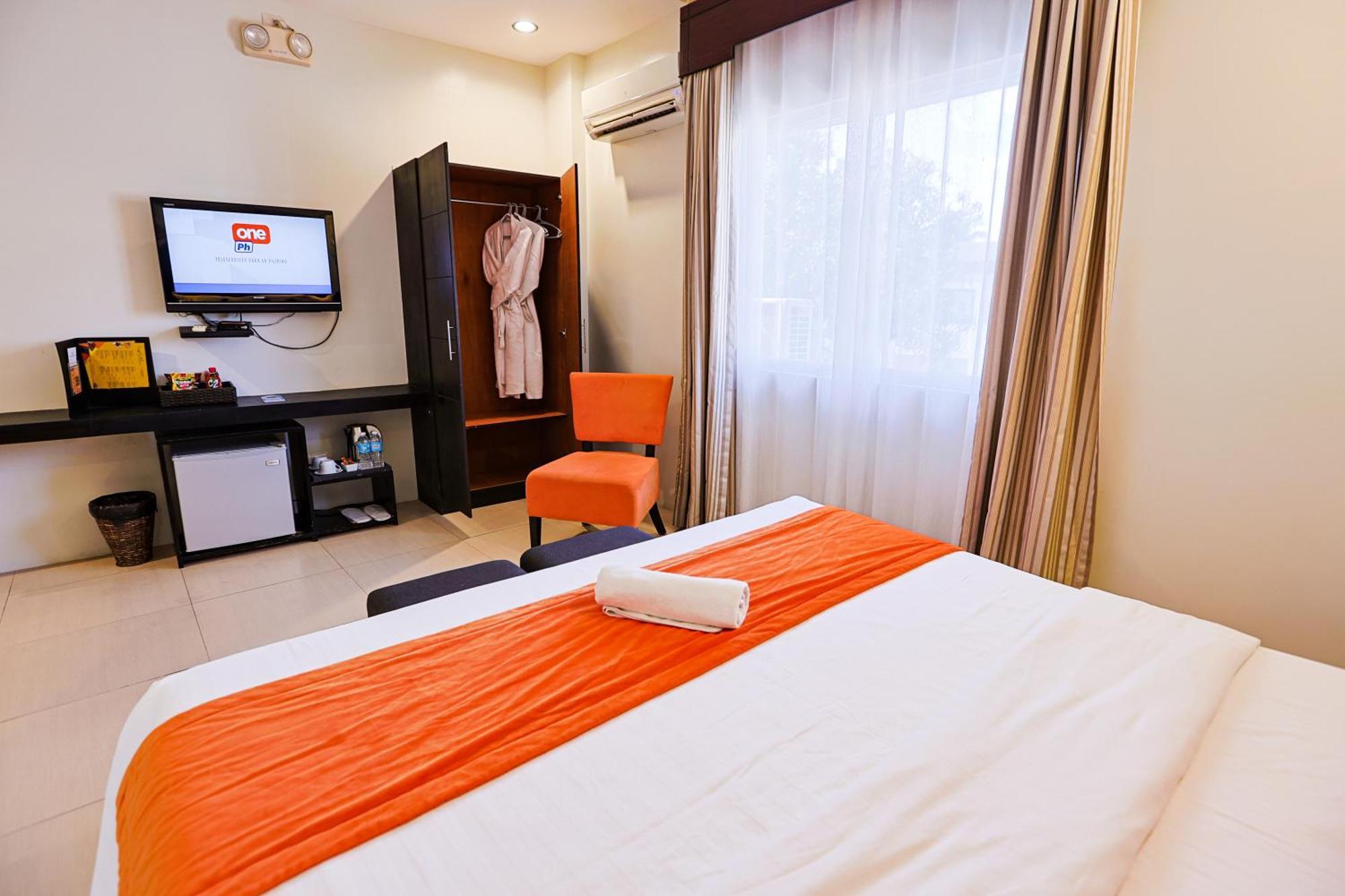 Holiday Suites Puerto Princesa Exterior photo