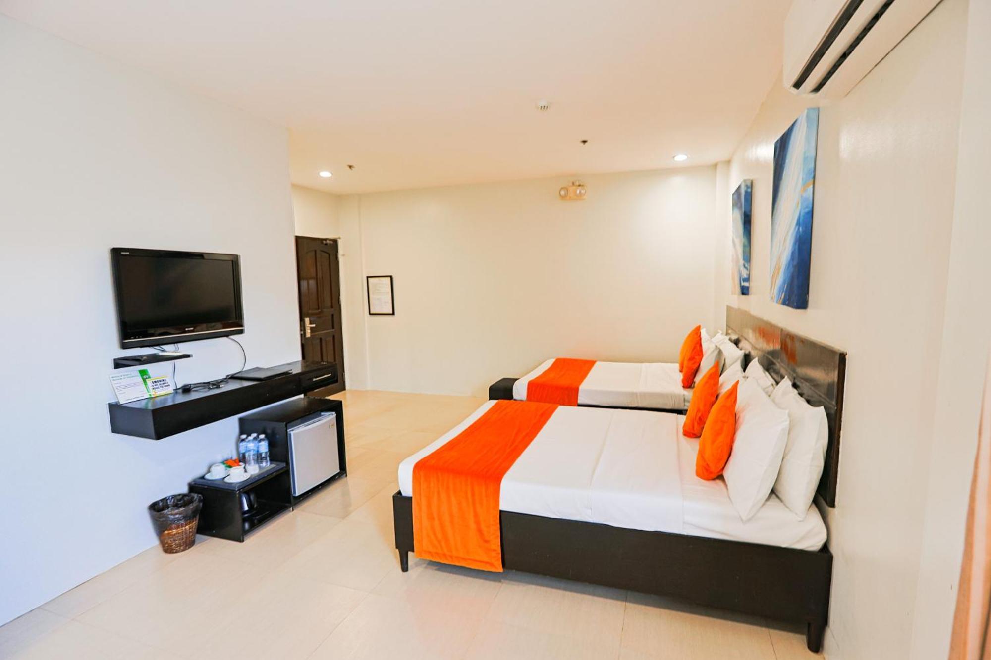 Holiday Suites Puerto Princesa Exterior photo