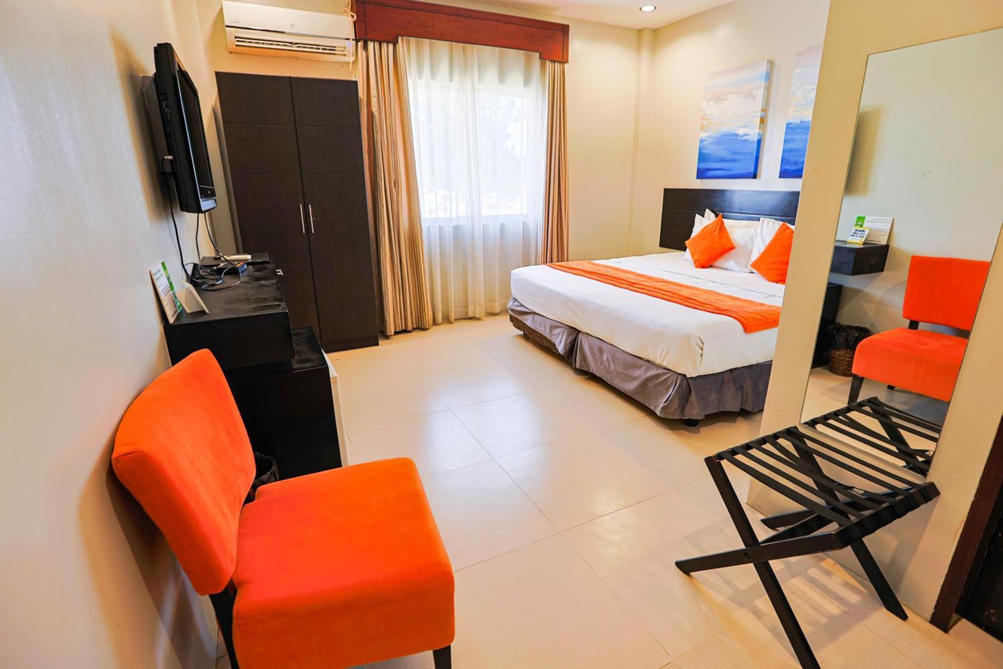 Holiday Suites Puerto Princesa Exterior photo