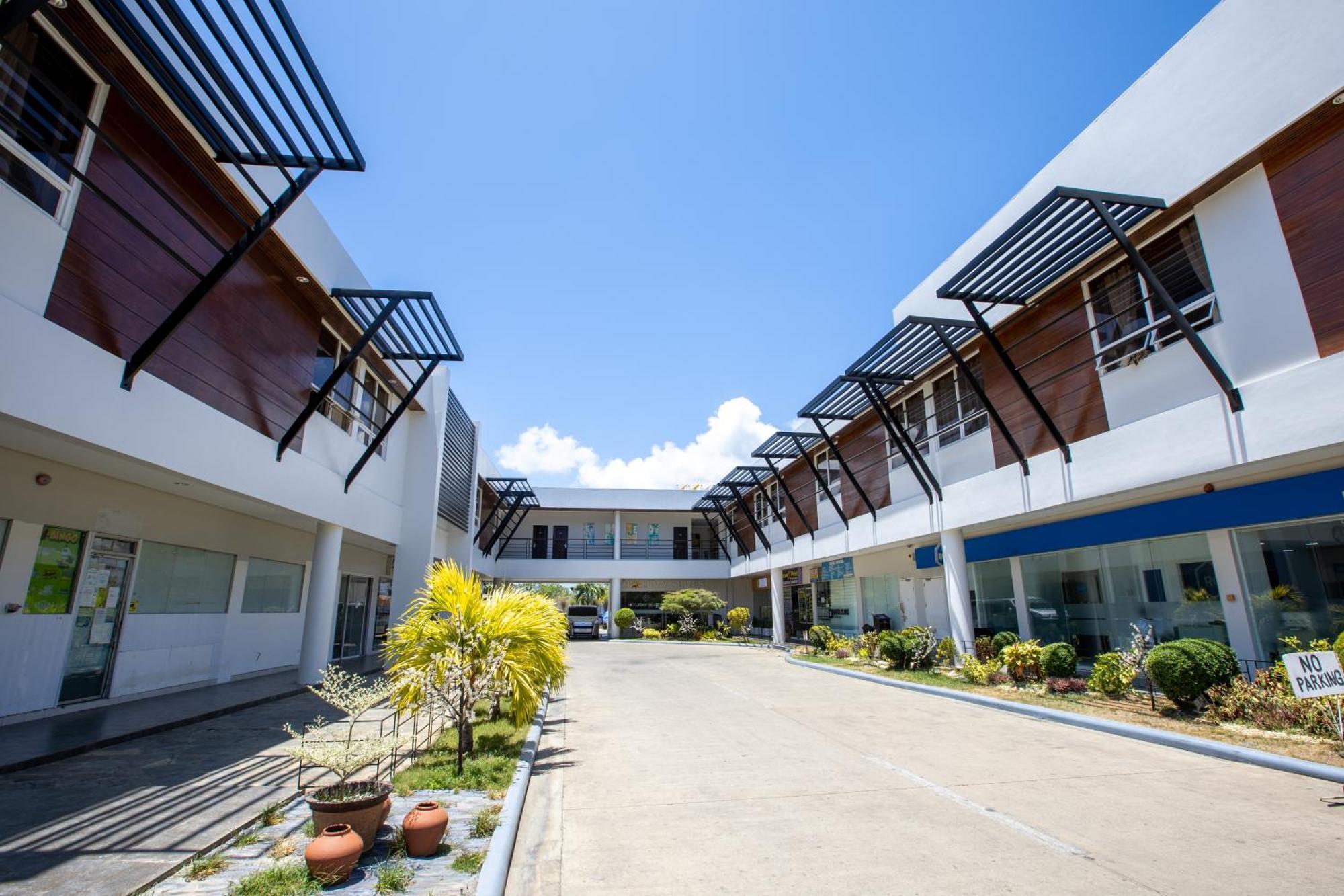 Holiday Suites Puerto Princesa Exterior photo