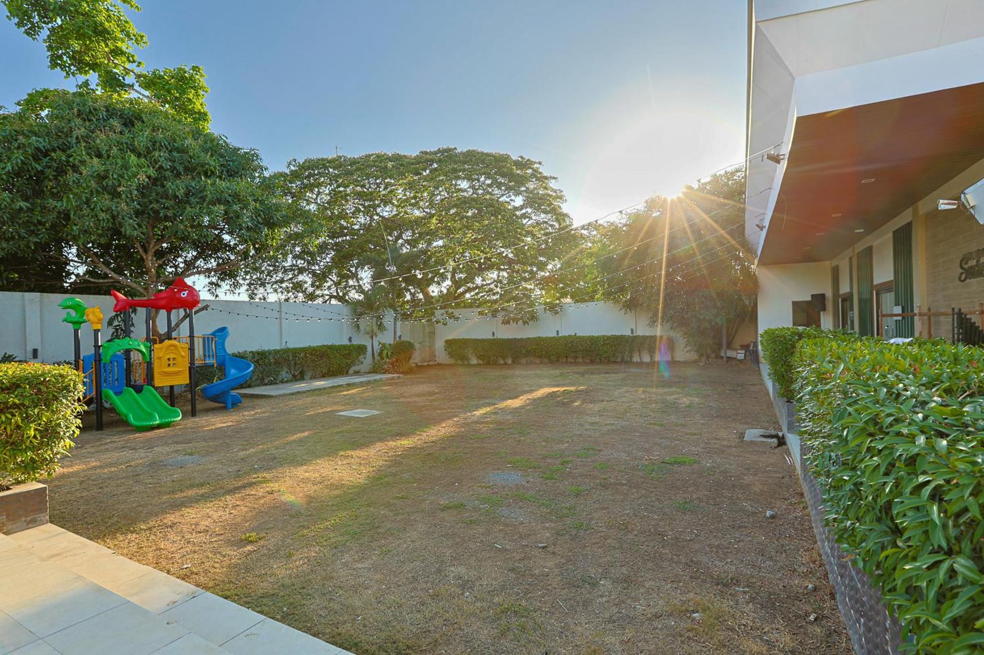 Holiday Suites Puerto Princesa Exterior photo