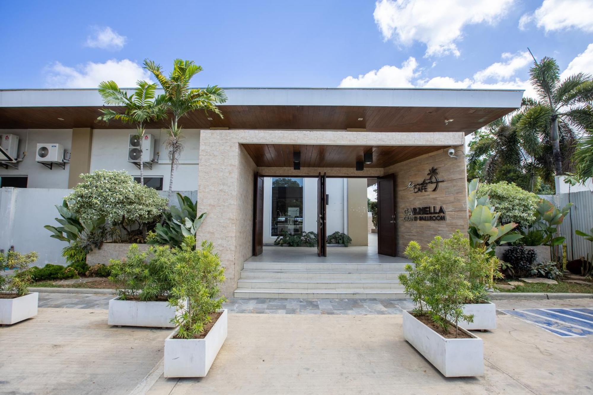 Holiday Suites Puerto Princesa Exterior photo