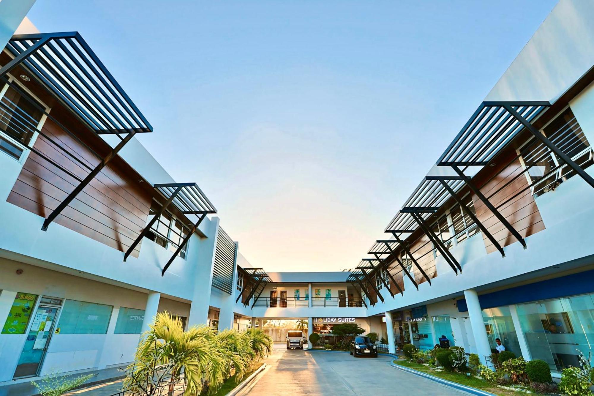 Holiday Suites Puerto Princesa Exterior photo