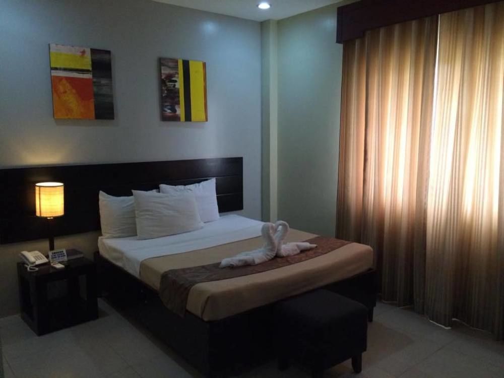 Holiday Suites Puerto Princesa Exterior photo