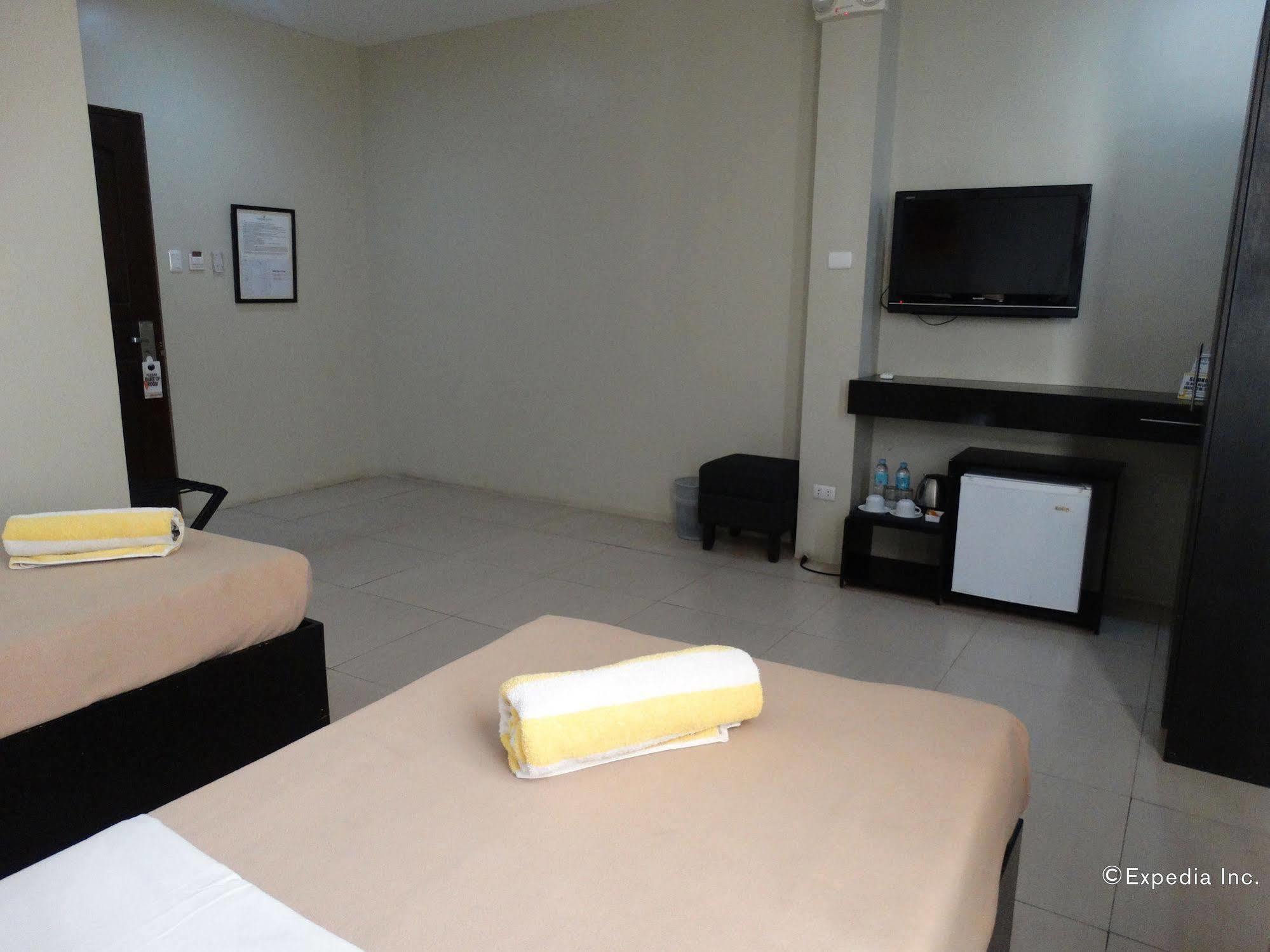 Holiday Suites Puerto Princesa Exterior photo